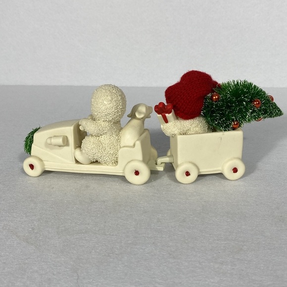 Dept 56 Christmas Coupe Charming Holiday Figurine 2 Piece Set with Tree - Picture 5 of 11